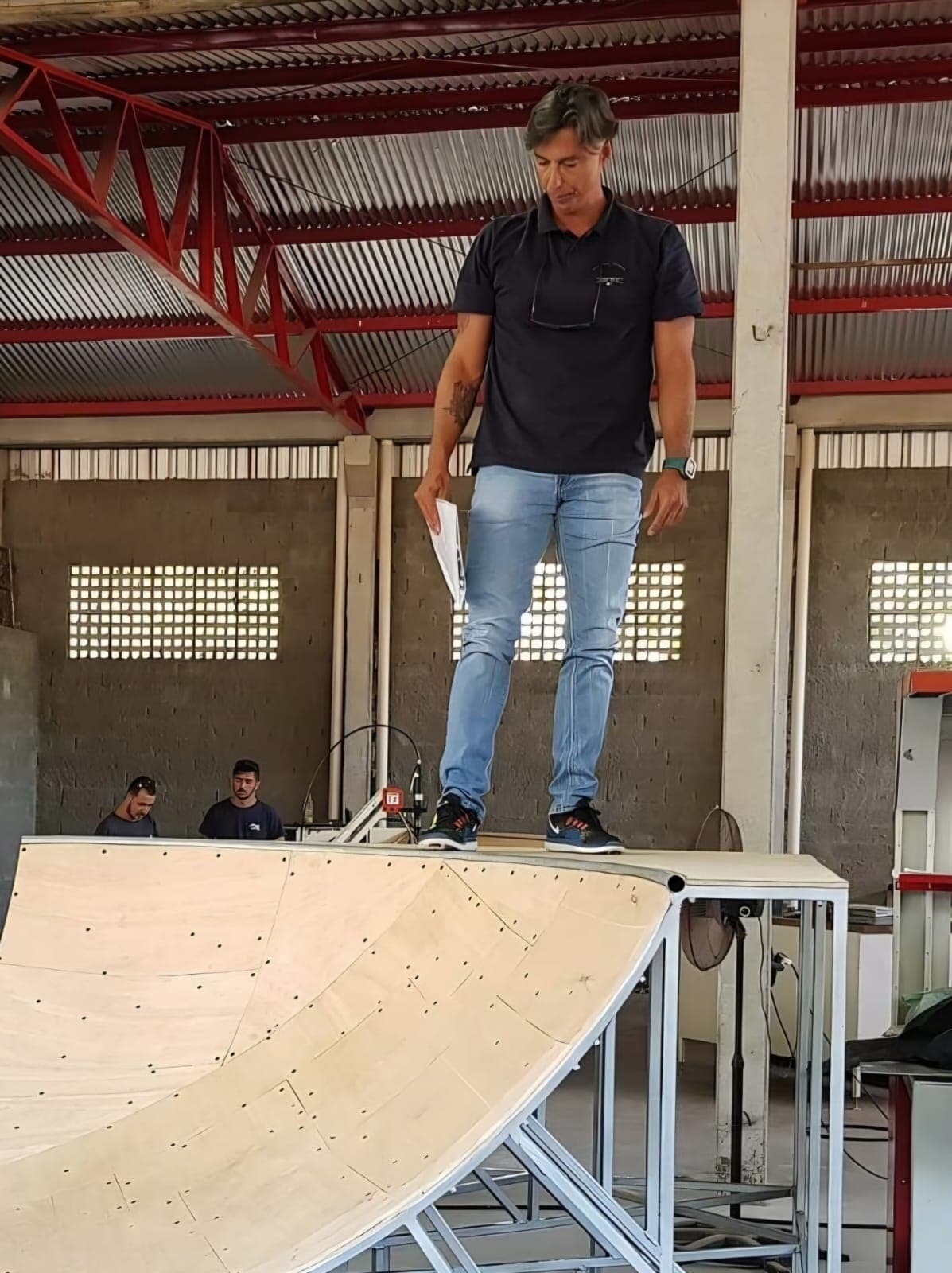 Lincoln Neves Jr no galpão